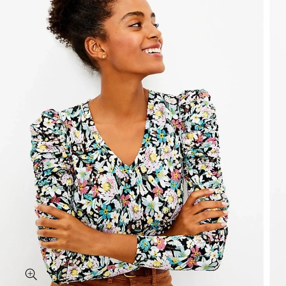 LOFT Floral Shirred Puff Sleeve Shirt! V-Neck Long Sleeve Size Small S